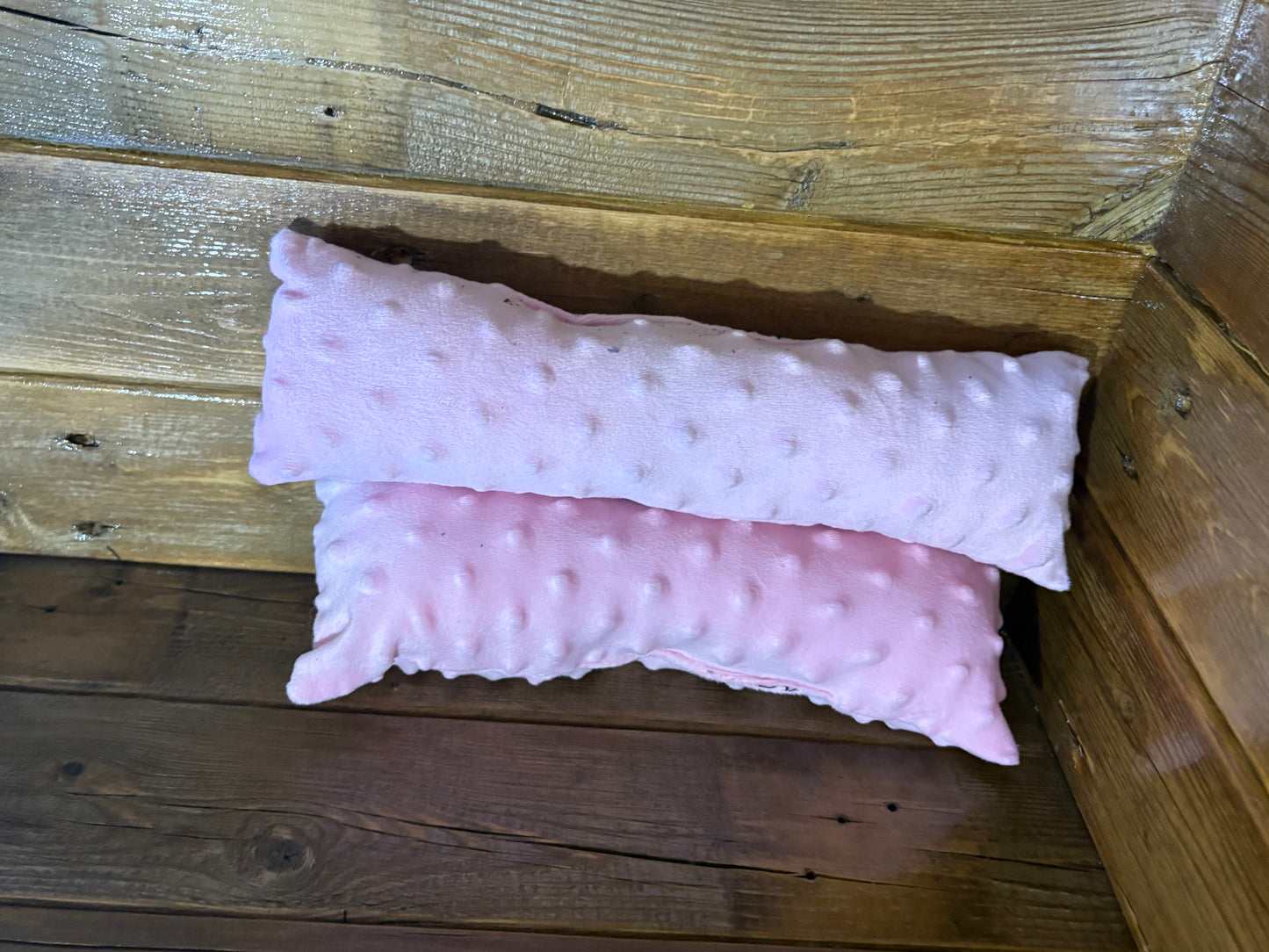 Jouet coussin avec herbe à chat motif rose