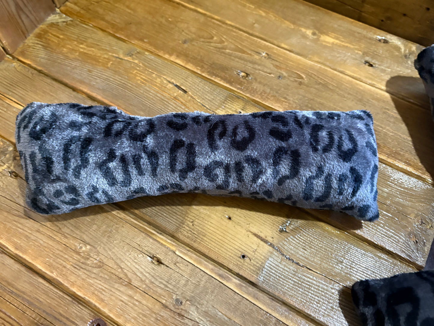 Jouet coussin avec herbe à chat motif léopard