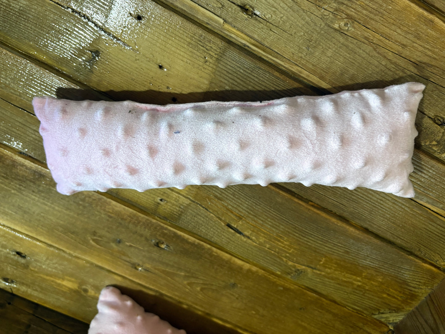 Jouet coussin avec herbe à chat motif rose