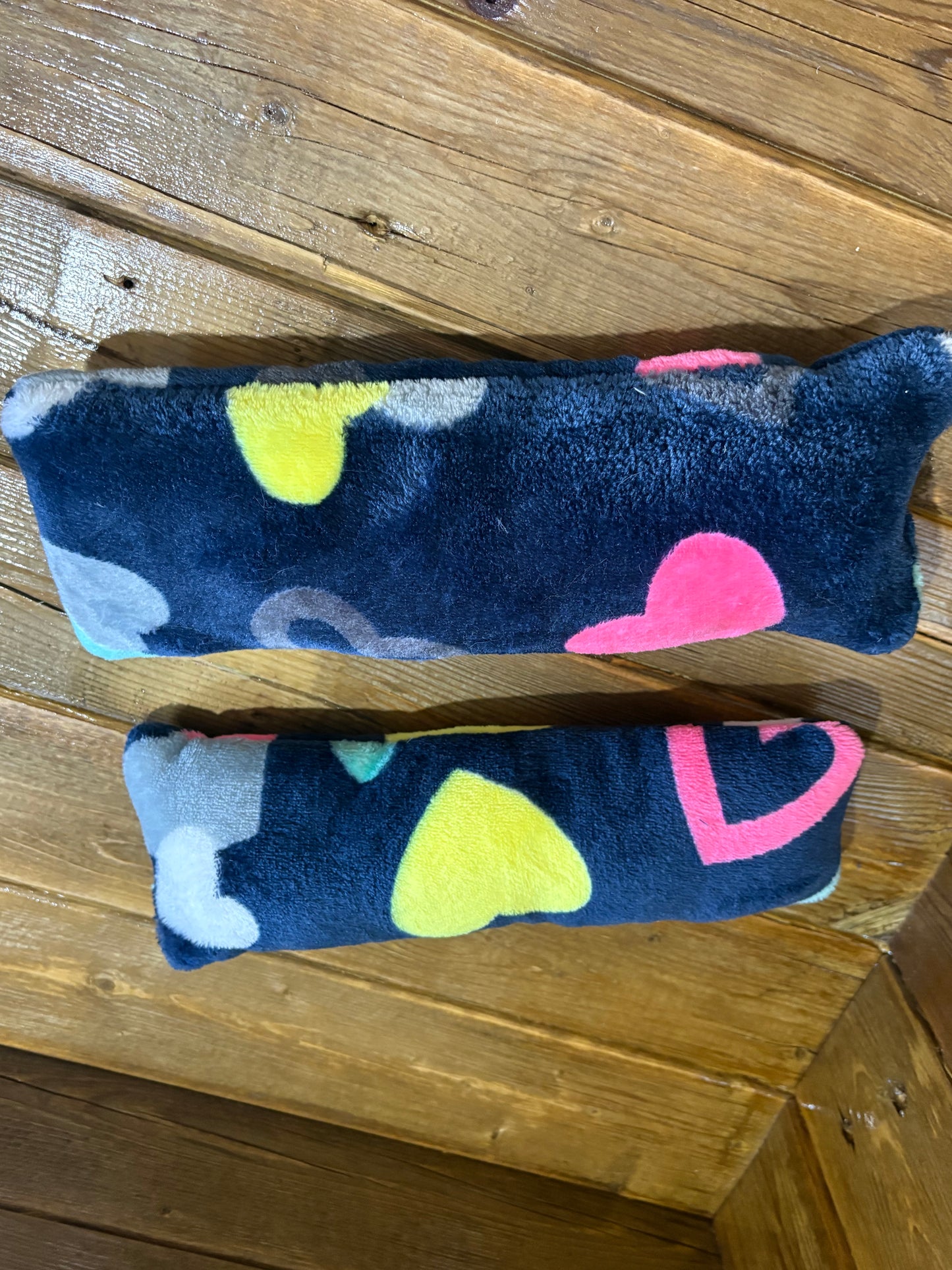 Jouet coussin avec herbe à chat motif cœur bleu