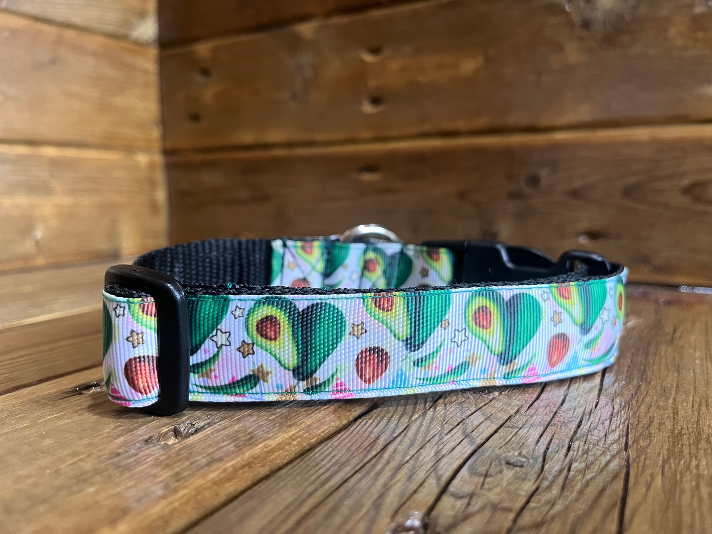 Collier à clip - Avocat fond blanc M