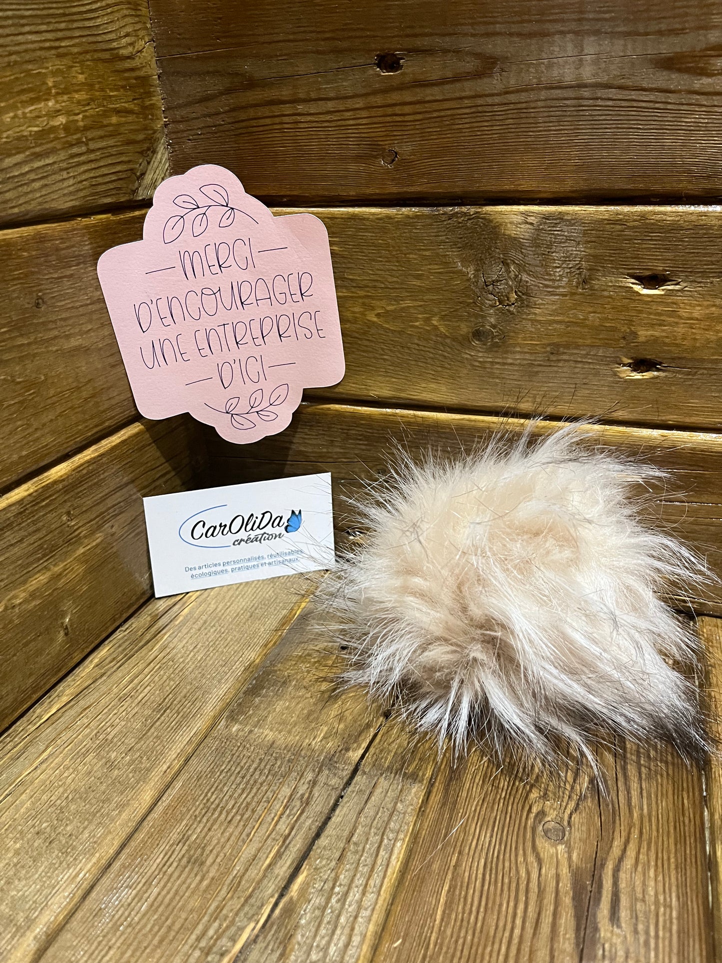 Raccoon faux fur pompom - beige