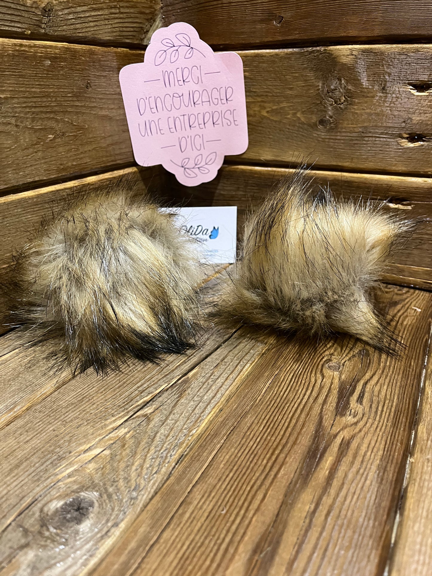 Faux fox fur pompom - Brown with black tip